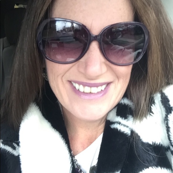 Meet your Posher, Janine - Picture 4 of 5